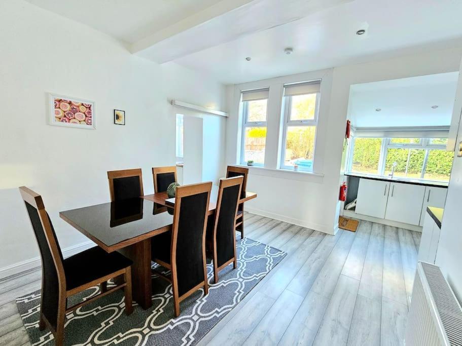 Spacious Haven With Free Parking Glasgow Exterior foto